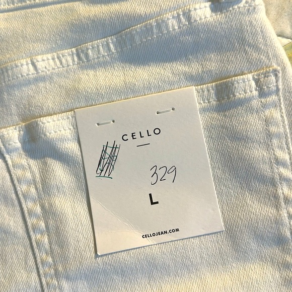 NEW Women's White Cello HighRise Mom Denim Frayed Hem Shorts Large - Picture 11 of 11